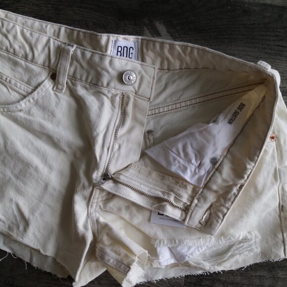 NWT Urban Outfitters Denim Shorts Size 26 Low Rise Harri Neutral Cream Color - Picture 10 of 12